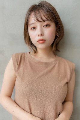 フェザーバングカーキグレージュ大人かわいいマッシュショート