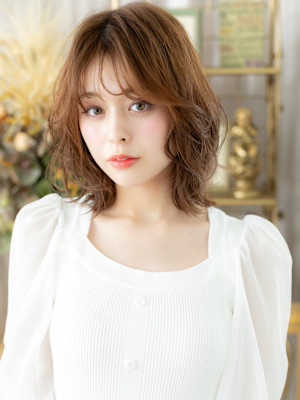 韓国風ニュアンスパーマフェザーミディアム　マロンベージュ