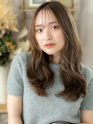 カーキグレージュ顔回りレイヤーこなれロング　韓国風巻き