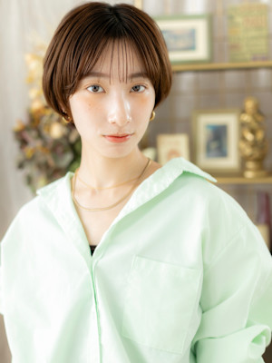 小顔ショートカットレイヤーヘルシースタイル　フェザーショート