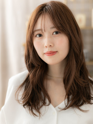 センターパート抜け感ゆるふわエアリーミディ　マロンベージュ