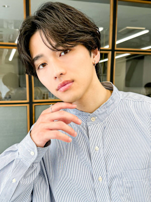 小顔韓国ヘア/センターパート/メンズパーマ/黒髪/ツーブロッ