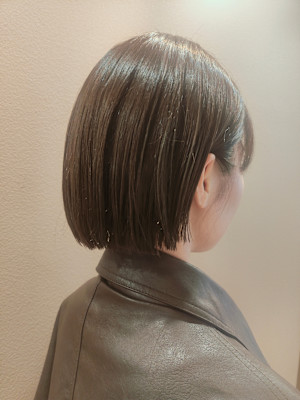 パツっとボブスタイル/ボブ/オリーブカラー【島袋蛍月】