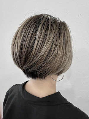 ショート×グレージュハイライト