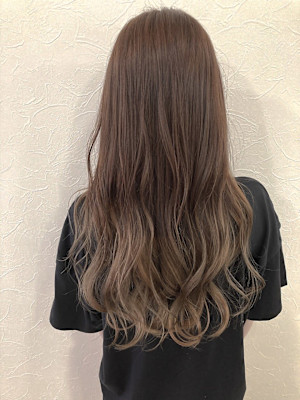 グラデーションカラー×ナチュラルベージュ