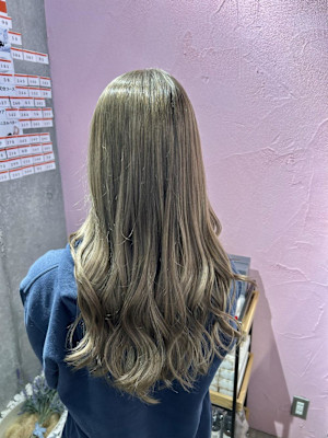 オリーブベージュ