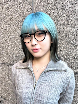 ルーツカラー/アイスブルー/切りっぱなしボブ/ブリーチカラー