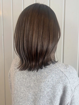 メルティーカラー　外ハネミディアム　艶カラー　レイヤーカット