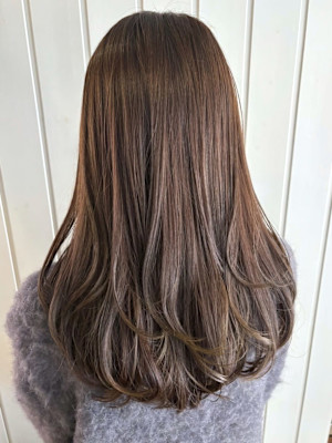 オリーブアッシュ　セミロング　ブリーチなしカラー　レイヤー