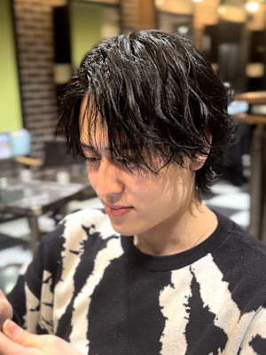 センターパートツイストスパイラルパーマ