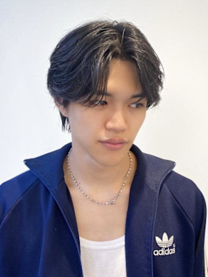 センターパートニュアンスパーマコンマヘア