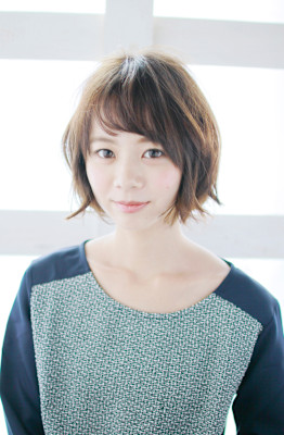 外ハネ/外ハネショートボブ/エアリーボブ/マロンベージュ