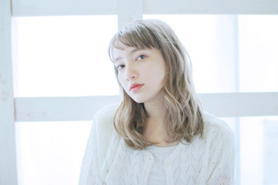 ホワイトブロンド/外国人カラー/ゆるふわ巻き