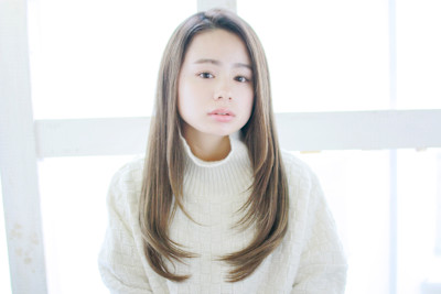 レイヤーカット/ストレートロング/くすみベージュ