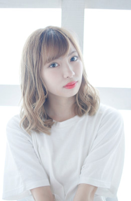 ホワイトブロンド/ミックス巻き/ミディアム