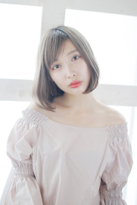 くすみベージュ/顎ライン/ワンレングスボブ/抜け感