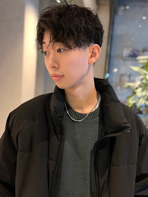 ニュアンスパーマ　センターパート　ツイストパーマ　爽やか