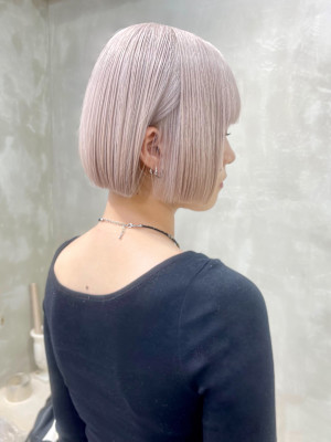 ミニボブ×ホワイトブロンド