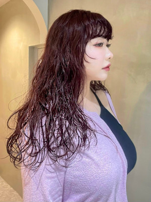 ロングパーマ×ワインレッドカラー