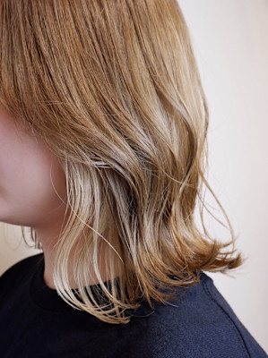 イヤリングハイトーンカラー