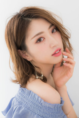 ★こなれミディ イメチェンくびれレイヤー 小顔 ネビージュ