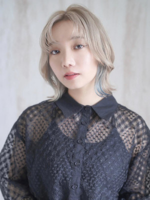 ホワイトベージュ　ペールブルー　ボブ　姫路