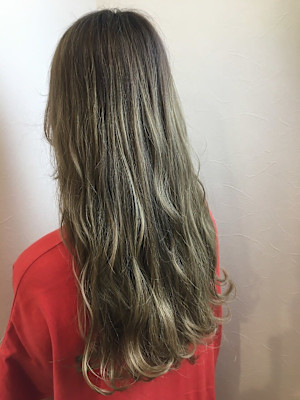 緩ウェーブ×オリーブカラー×ベージュ