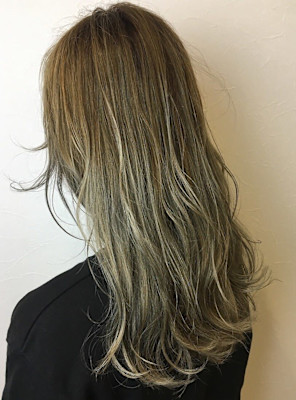 オリーブカラー×ハイライトカラー