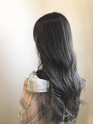 透き通るバレイヤージュカラー