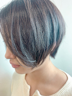 シンプルな前下がりショート