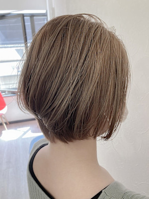 ショートボブ×グレージュ