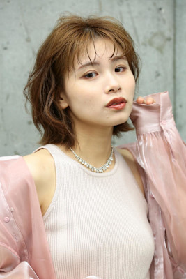 パーマ風ボブ赤味ブラウンで可愛く