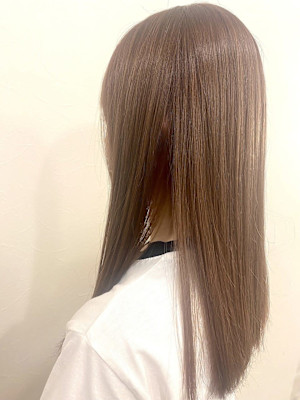 ピンクベージュ