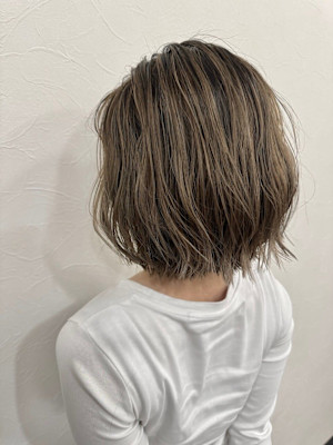 ボブ×グレージュハイライト