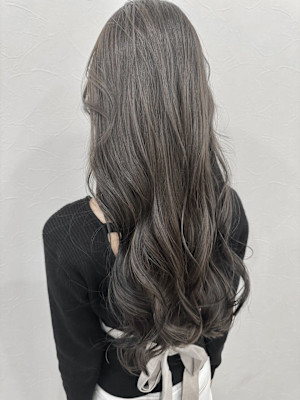 透明感アッシュグレージュ×ハイライト