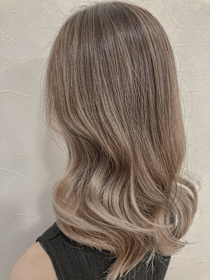 ベージュ×バレイヤージュ