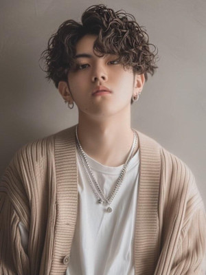 メンズ　韓国風ヘア　無造作　センターパート