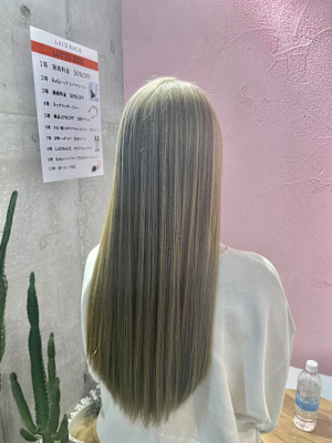 オリーブグレージュ