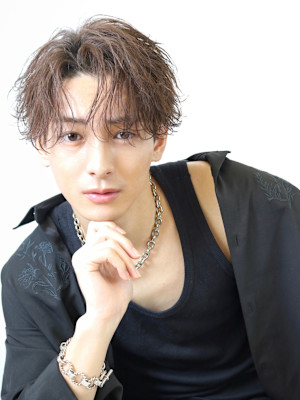 フェザーパーマセンターパート強め毛流れパーマ