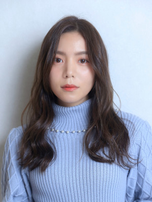 伸ばしかけ前髪グレージュカラー×美髪ロング