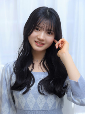 大人可愛い黒髪ツヤスタイル×シースルーバング