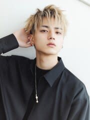 短髪ツーブロック束感モテるハイトーンシークレットパーマ流行