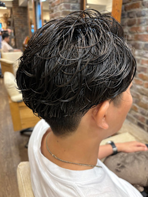 朝のセットも簡単に。メンズパーマ