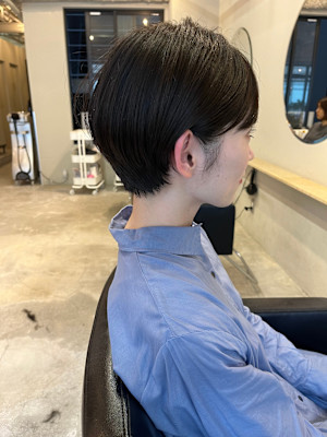 襟足が馴染む耳掛けショートボブ【ショートカット/NOUS】