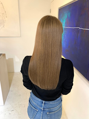 ストレートロングヘアスタイル