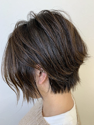 前下がりショートで作る外ハネ