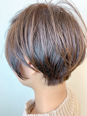 ベージュ×ショート