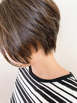 大人かわいい前下がりショート