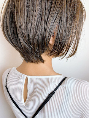 大人可愛いショートアッシュ