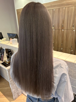 ミルクティーベージュ　くすみカラー　ハイトーンロング